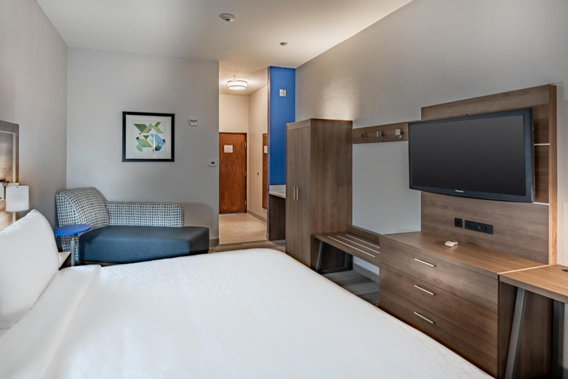 Holiday Inn Express & Suites N Waco Area - West by IHG photo 29