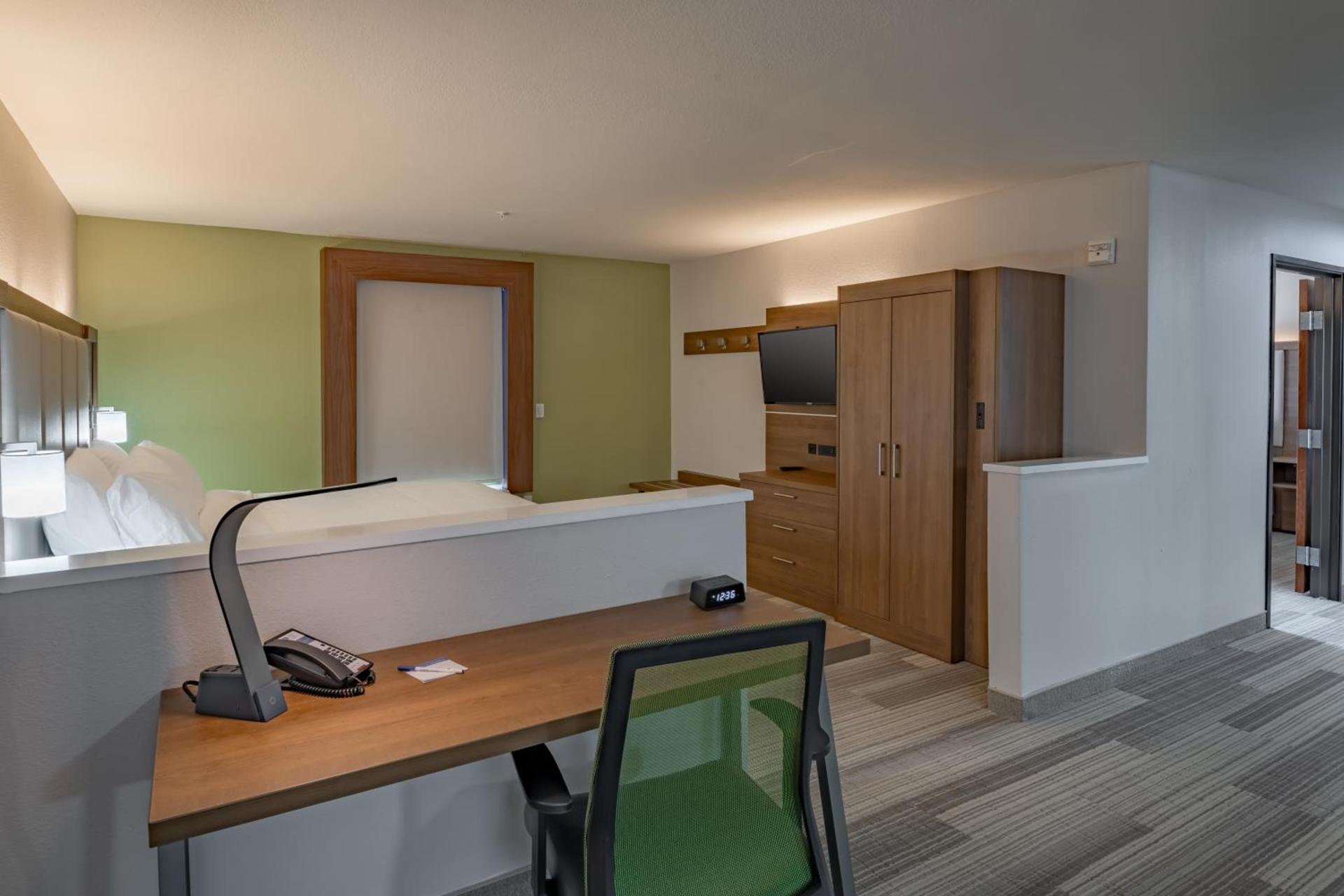 Holiday Inn Express & Suites N Waco Area - West by IHG photo 6