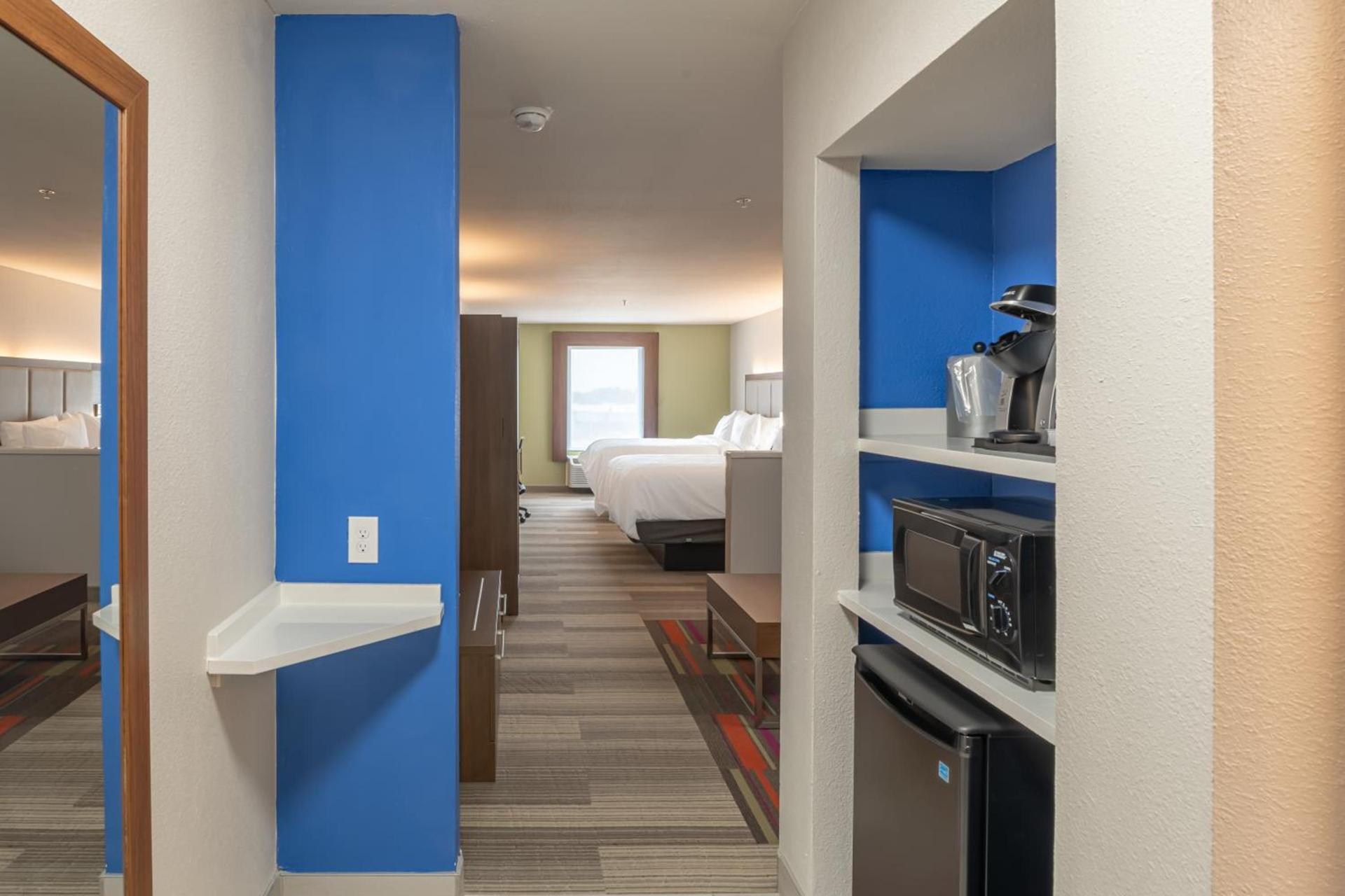 Holiday Inn Express & Suites N Waco Area - West by IHG photo 4
