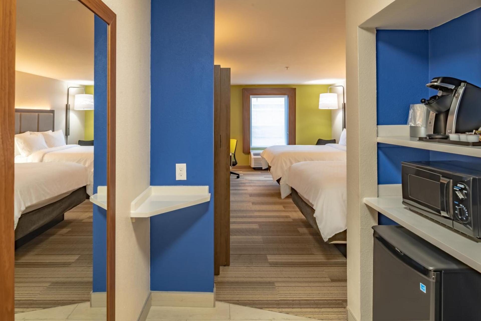 Holiday Inn Express & Suites N Waco Area - West by IHG photo 10