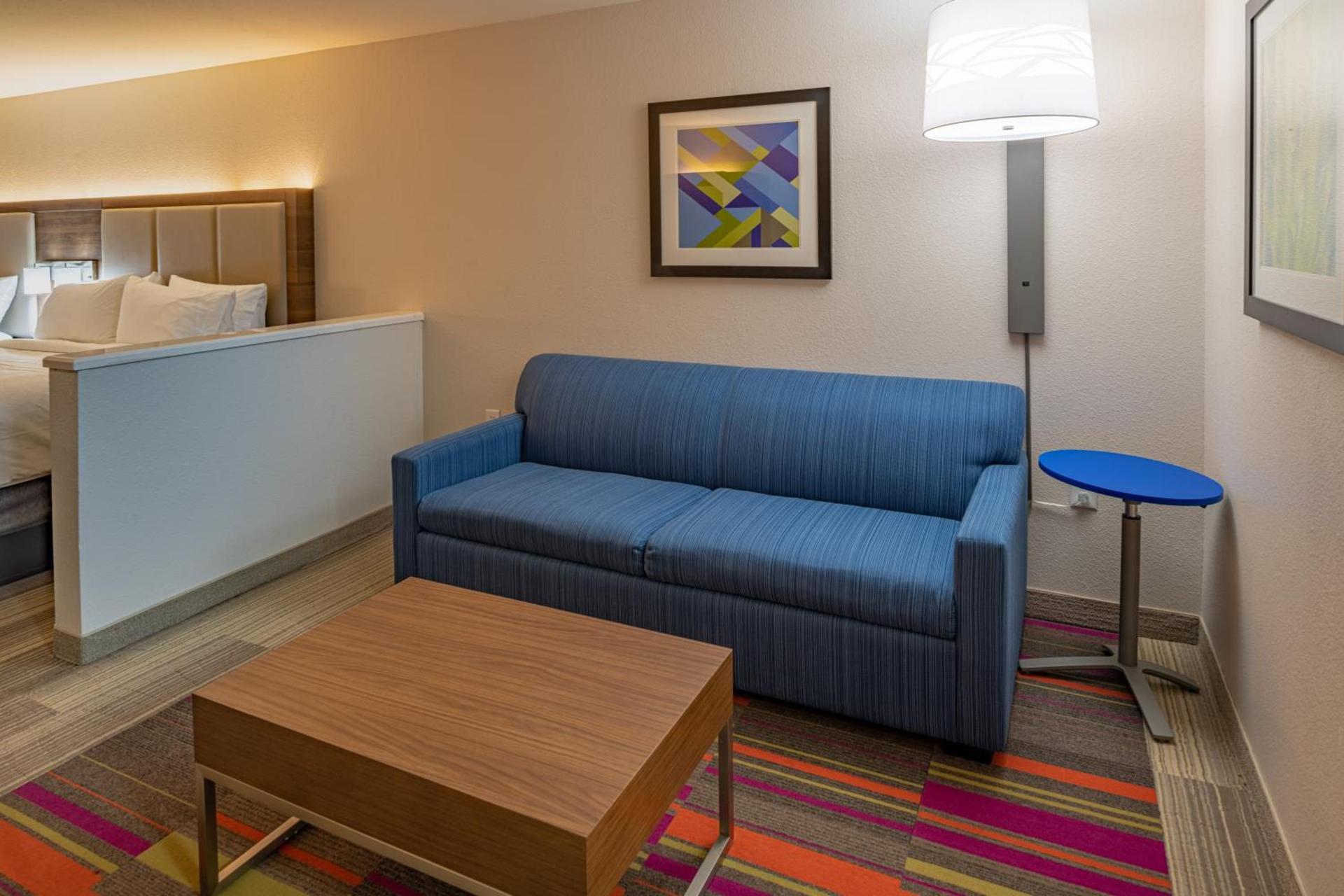 Holiday Inn Express & Suites N Waco Area - West by IHG photo 19
