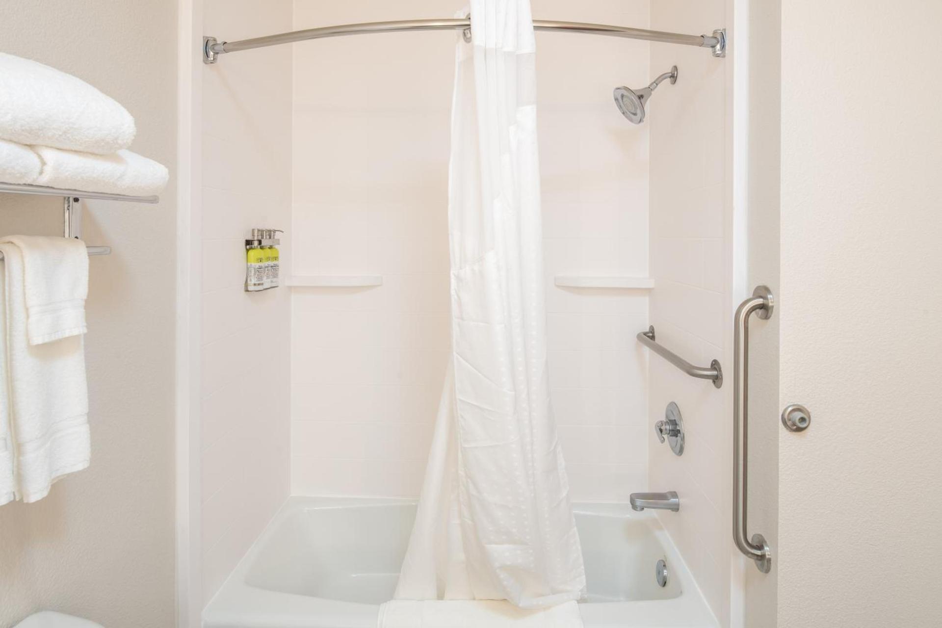 Holiday Inn Express & Suites N Waco Area - West by IHG photo 17