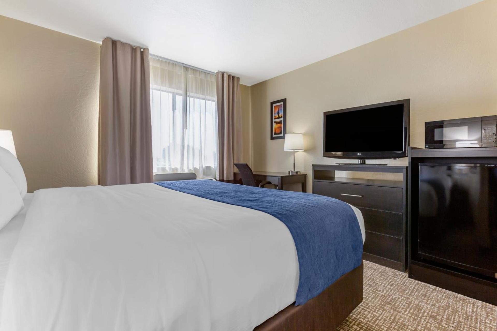 Comfort Inn & Suites Surprise Near Sun City West photo 25