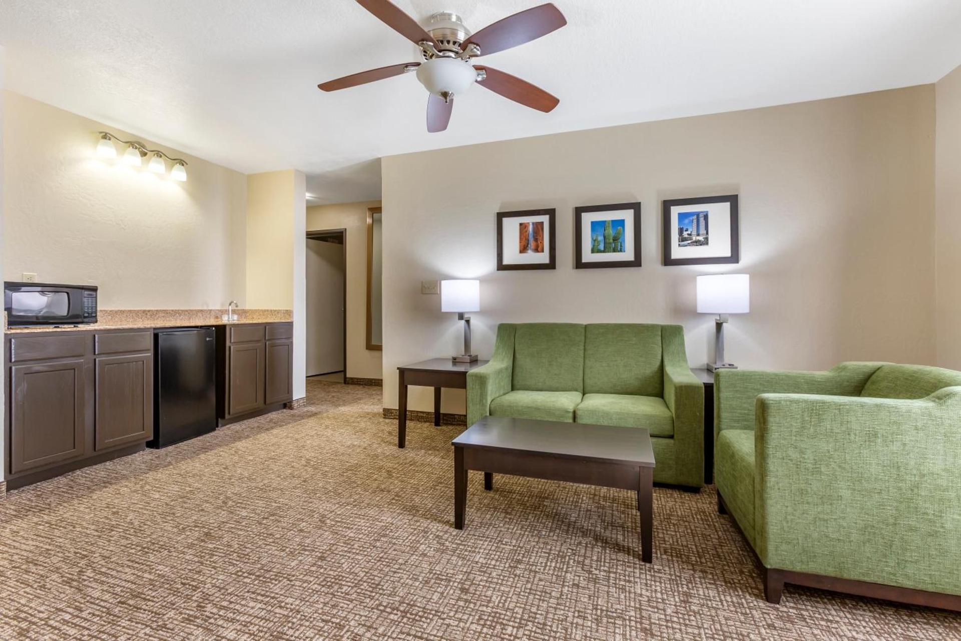 Comfort Inn & Suites Surprise Near Sun City West photo 13