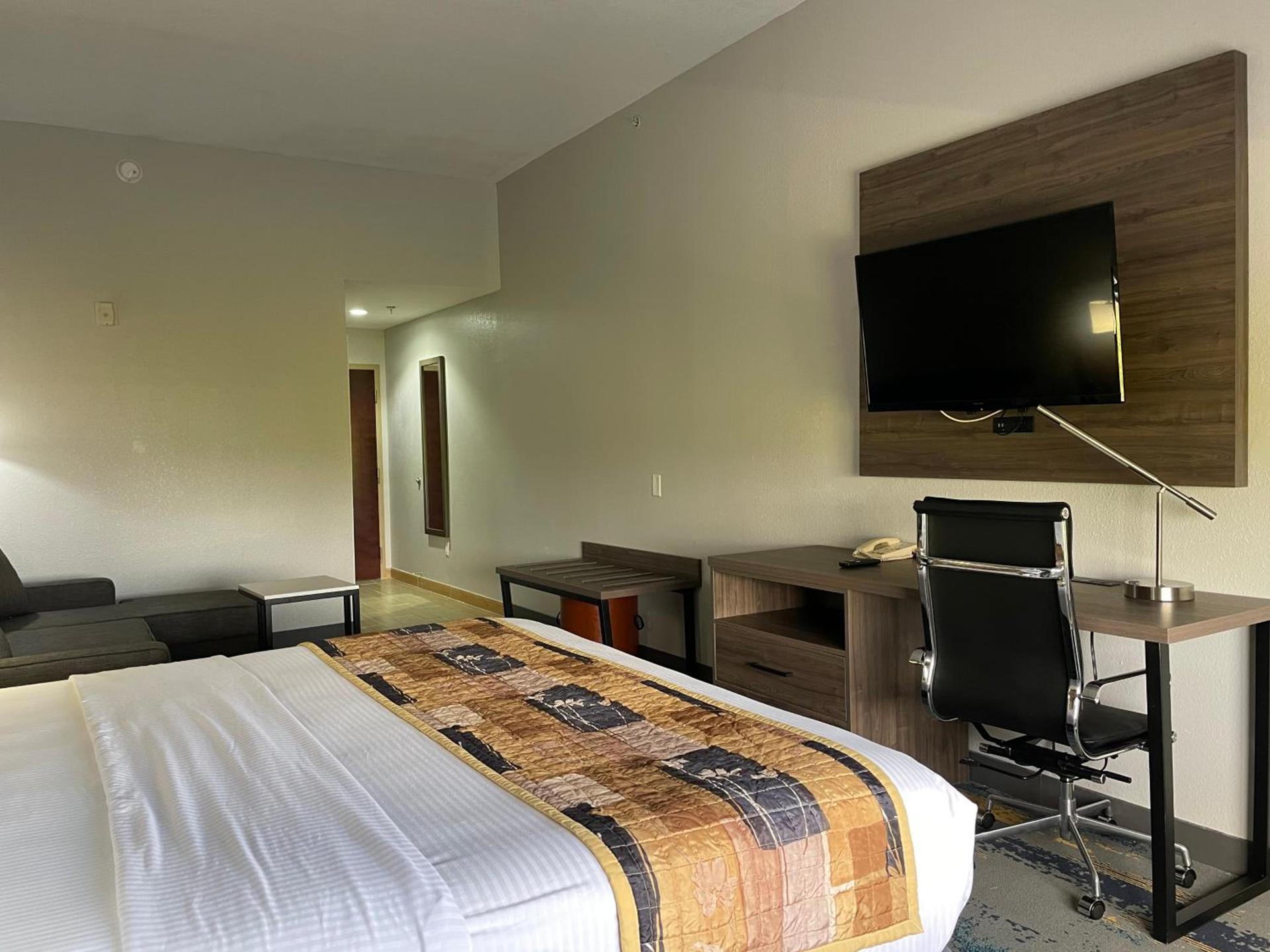 La Quinta by Wyndham Tampa Central photo 33
