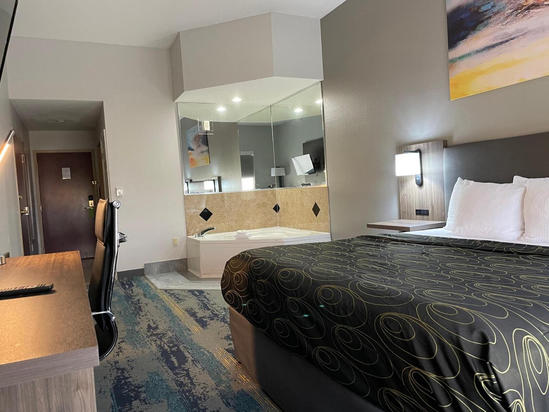 La Quinta by Wyndham Tampa Central photo 31