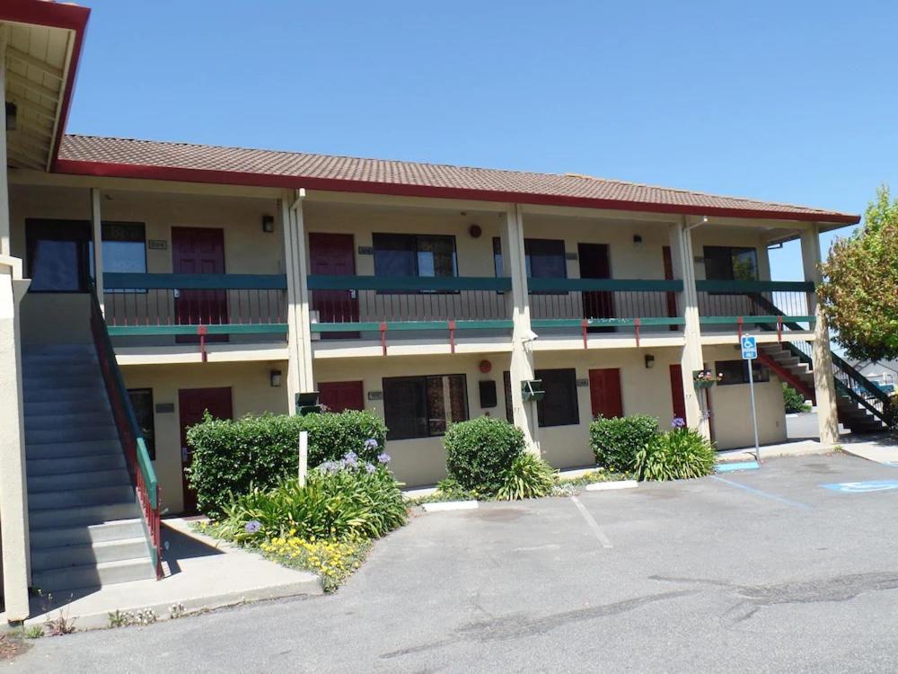 Coastal Valley Inn photo 1