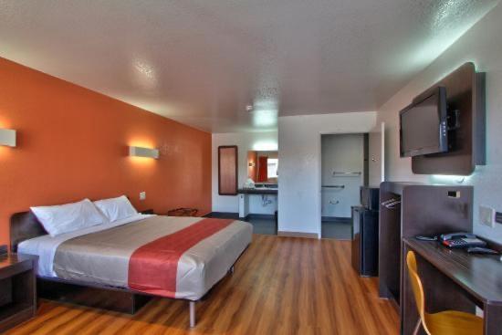 Coastal Valley Inn photo 3