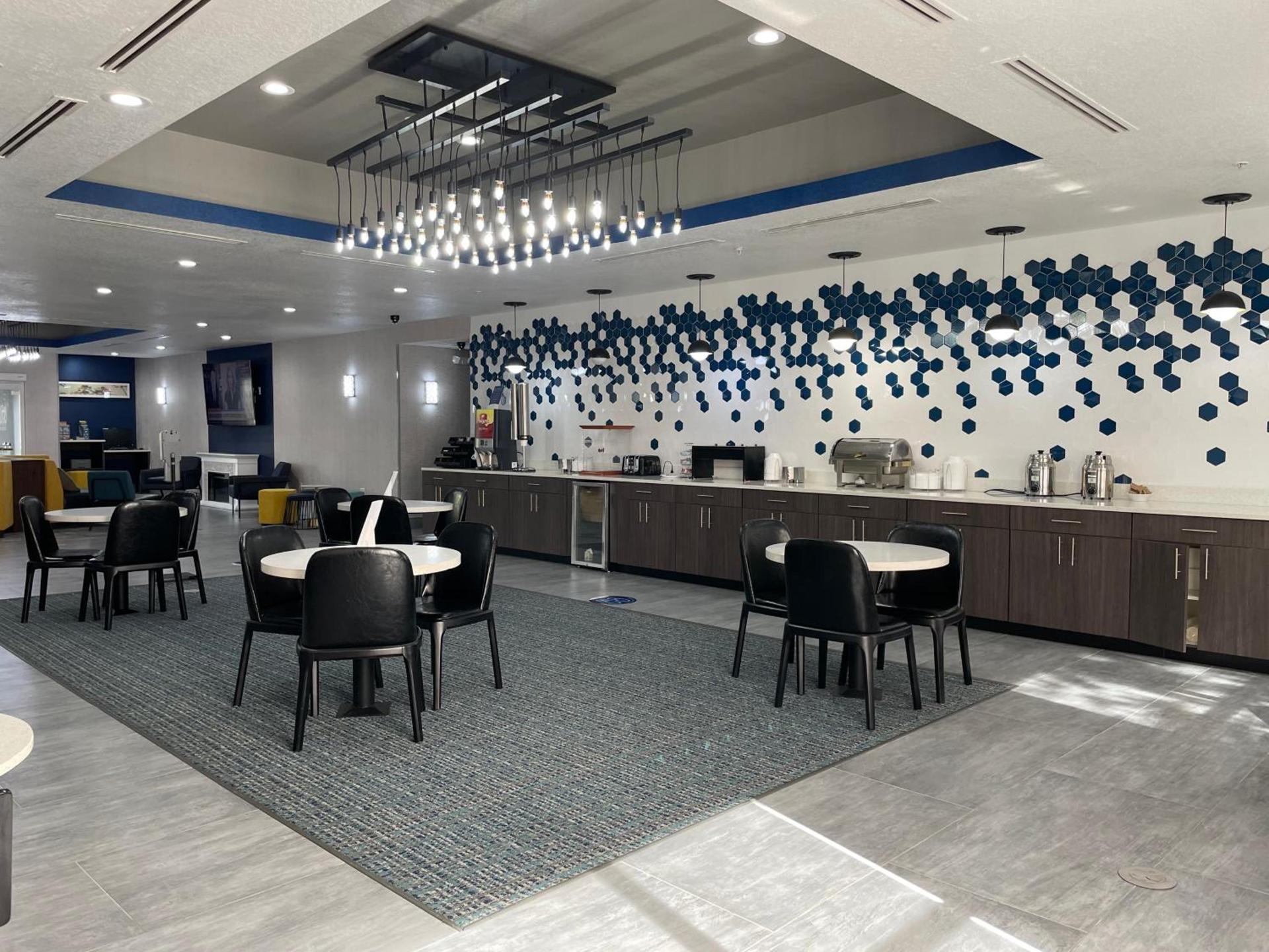 La Quinta by Wyndham Tampa Central photo 7