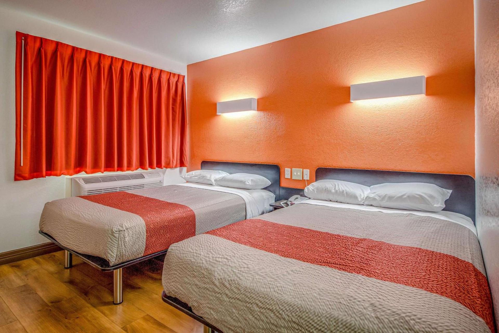 Motel 6-Conroe, TX photo 18