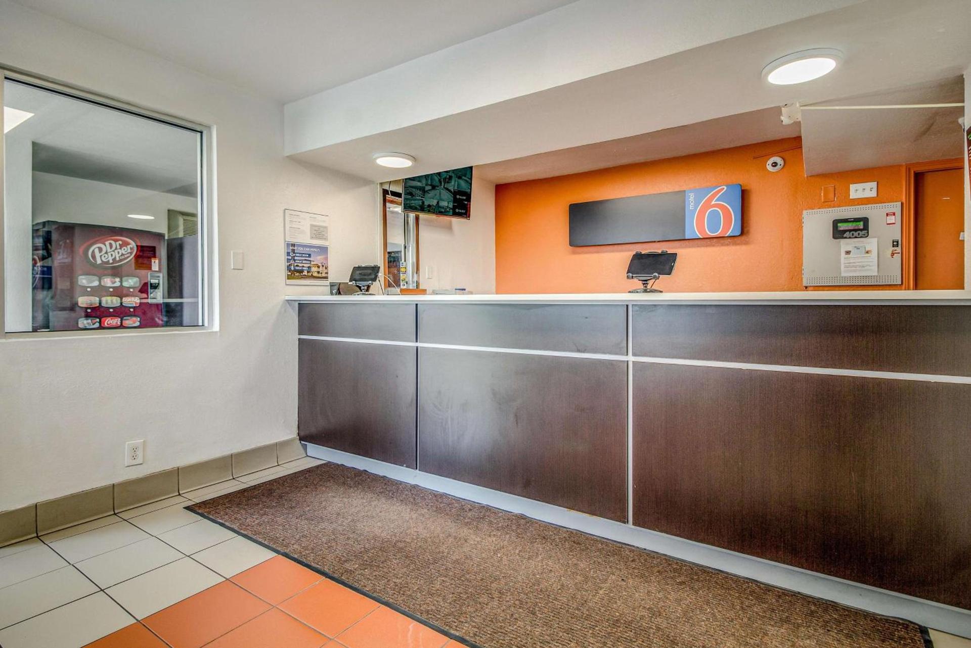 Motel 6-Conroe, TX photo 26