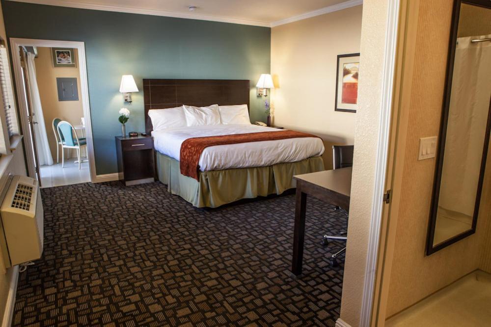 Marinwood Inn & Suites photo 11
