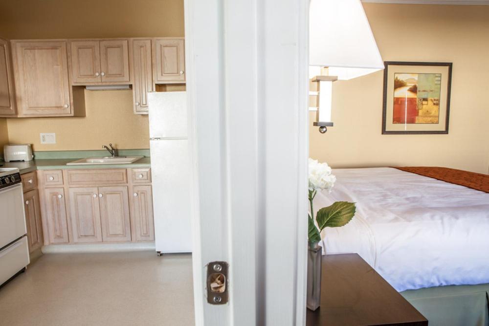 Marinwood Inn & Suites photo 13