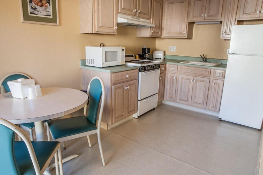 Marinwood Inn & Suites photo 8