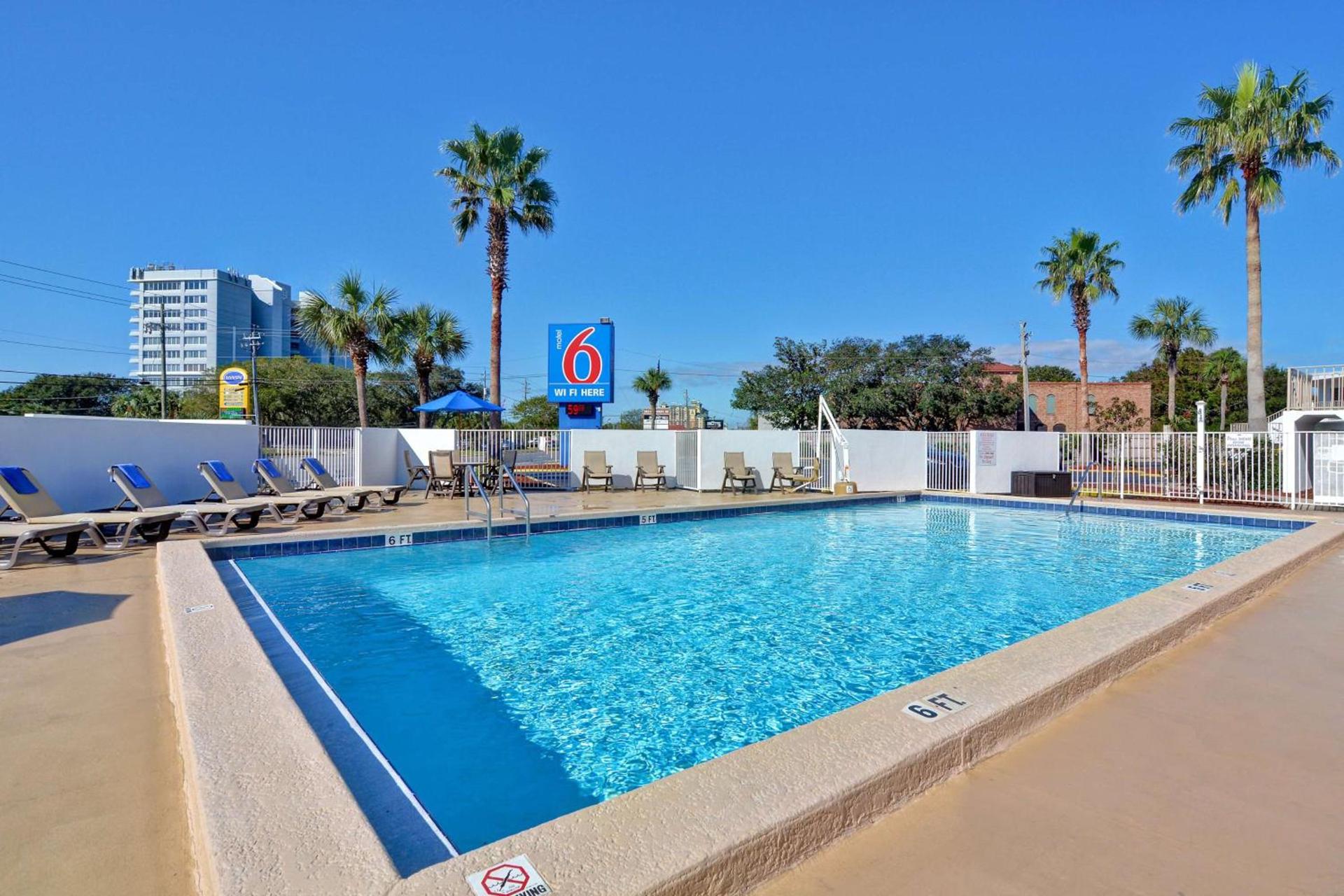 Motel 6-Destin, FL photo 2