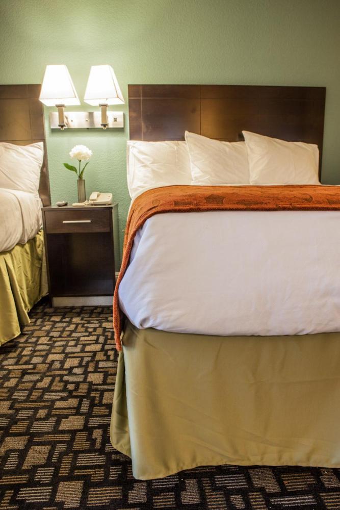 Marinwood Inn & Suites photo 22