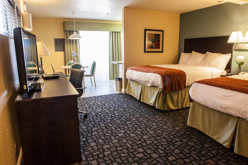 Marinwood Inn & Suites photo 3