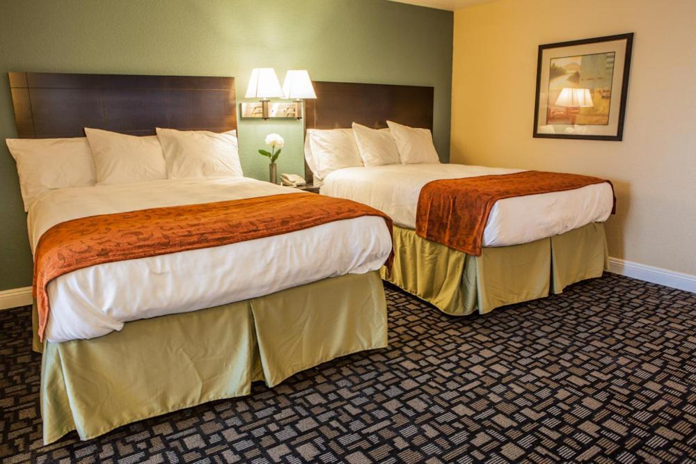 Marinwood Inn & Suites photo 5