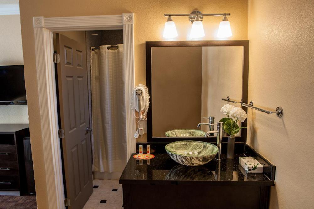 Marinwood Inn & Suites photo 21