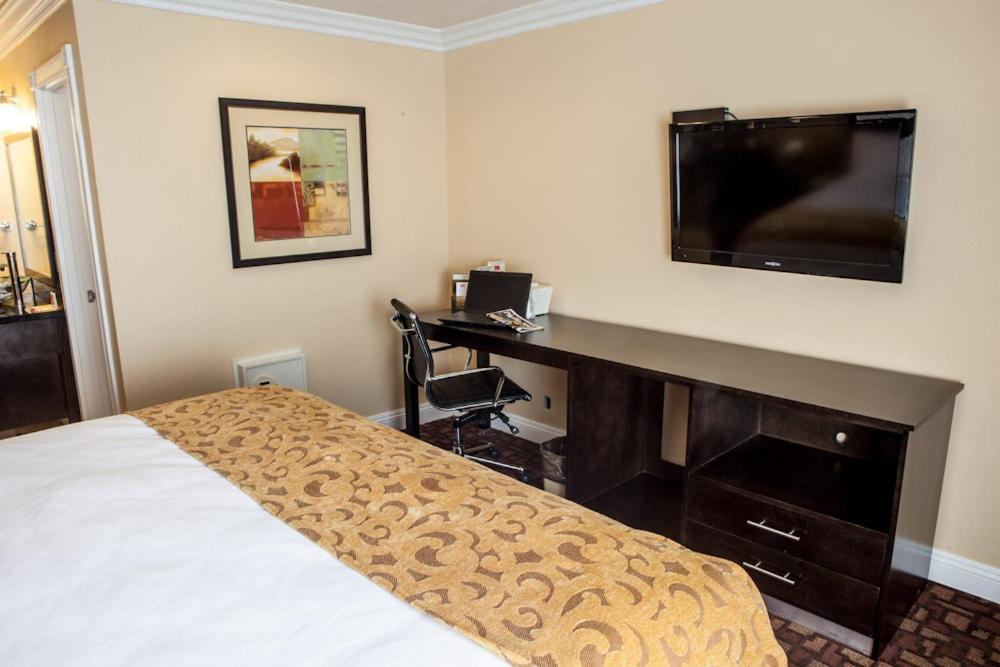 Marinwood Inn & Suites photo 19