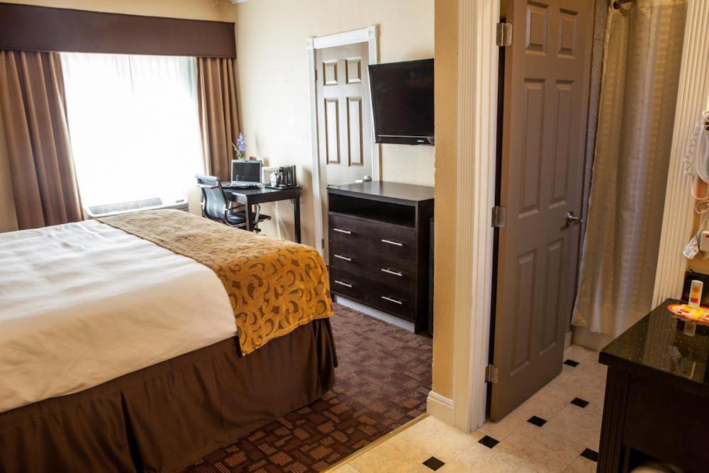 Marinwood Inn & Suites photo 10