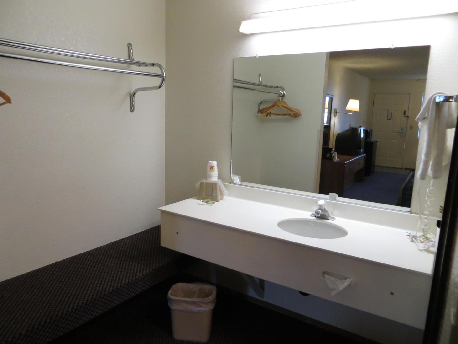Super 8 by Wyndham Susanville photo 70