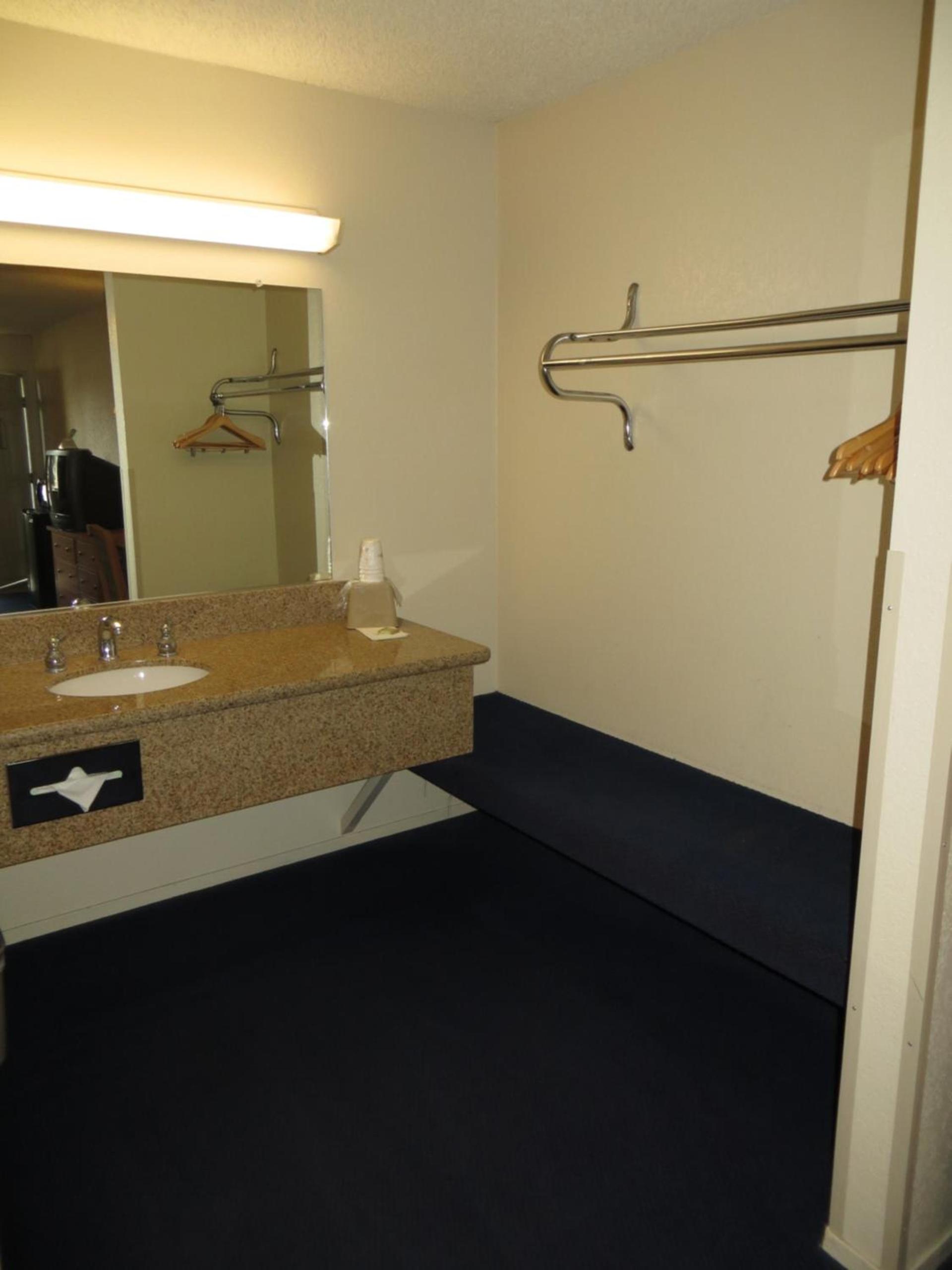 Super 8 by Wyndham Susanville photo 54