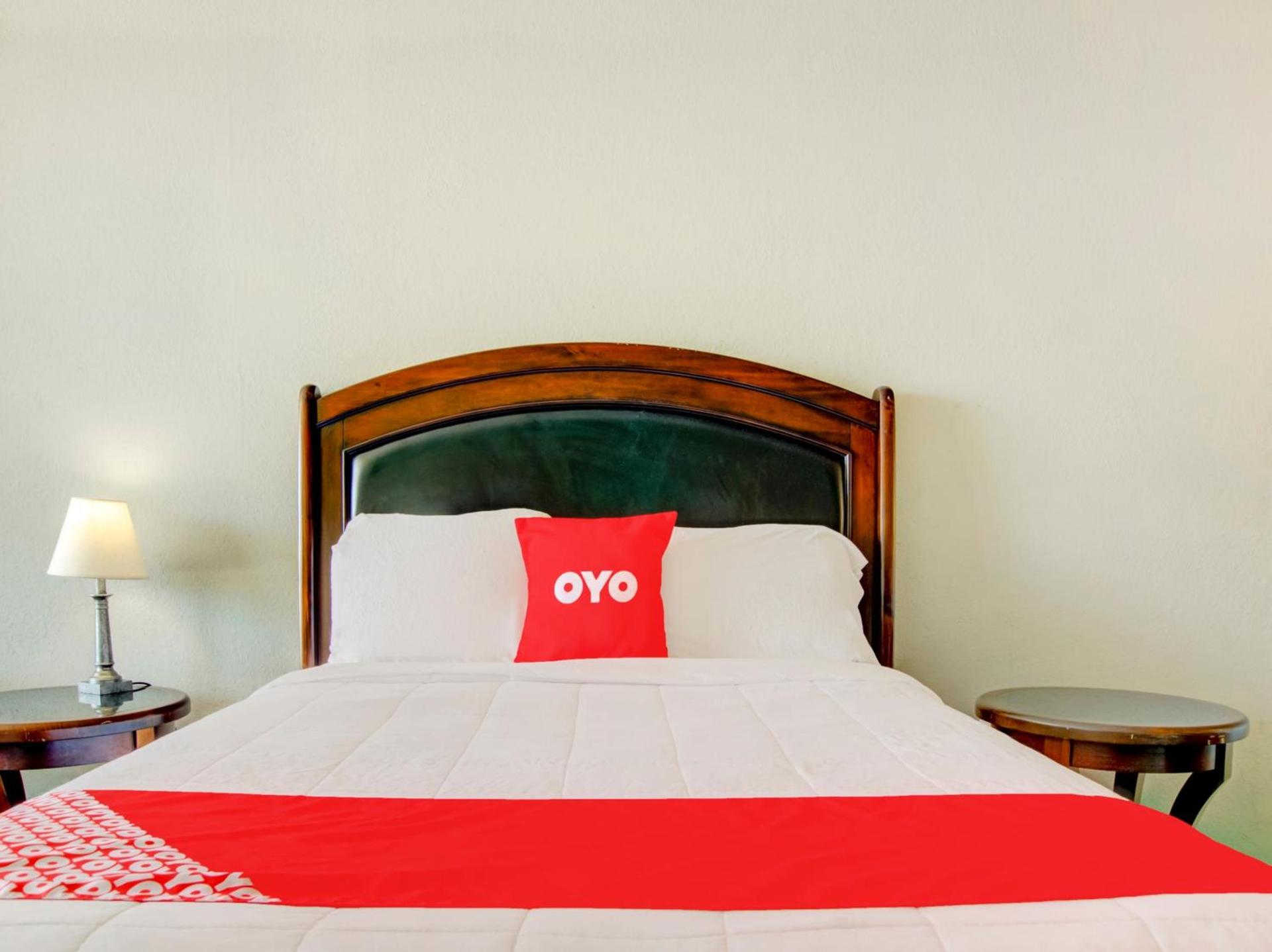 OYO Hotel Dundee By Crystal Lake photo 15