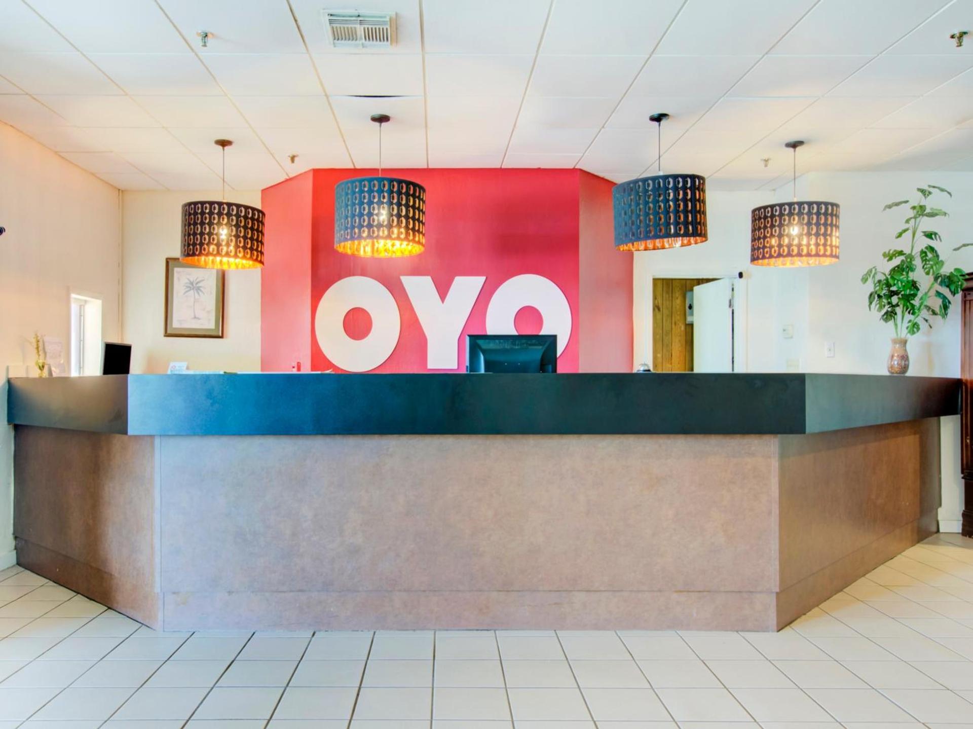 OYO Hotel Dundee By Crystal Lake photo 7