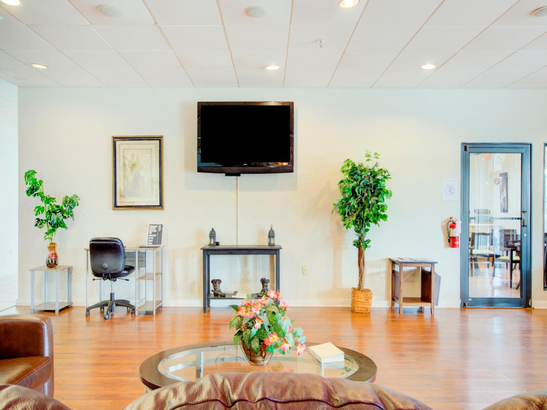 OYO Hotel Dundee By Crystal Lake photo 29