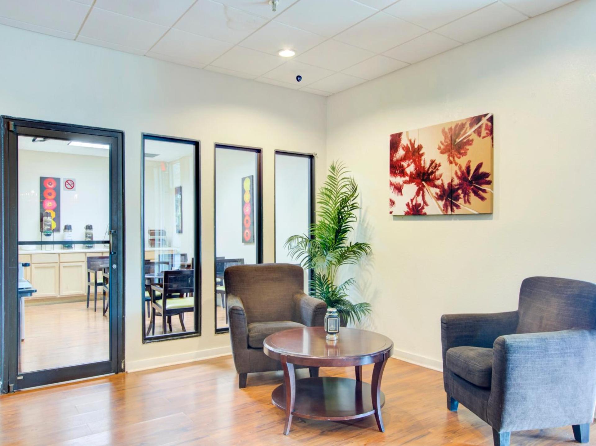 OYO Hotel Dundee By Crystal Lake photo 35