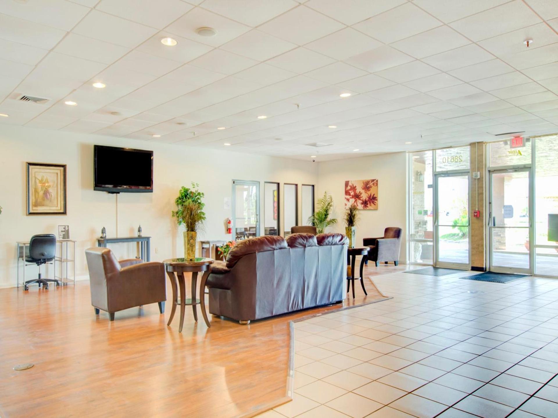 OYO Hotel Dundee By Crystal Lake photo 36