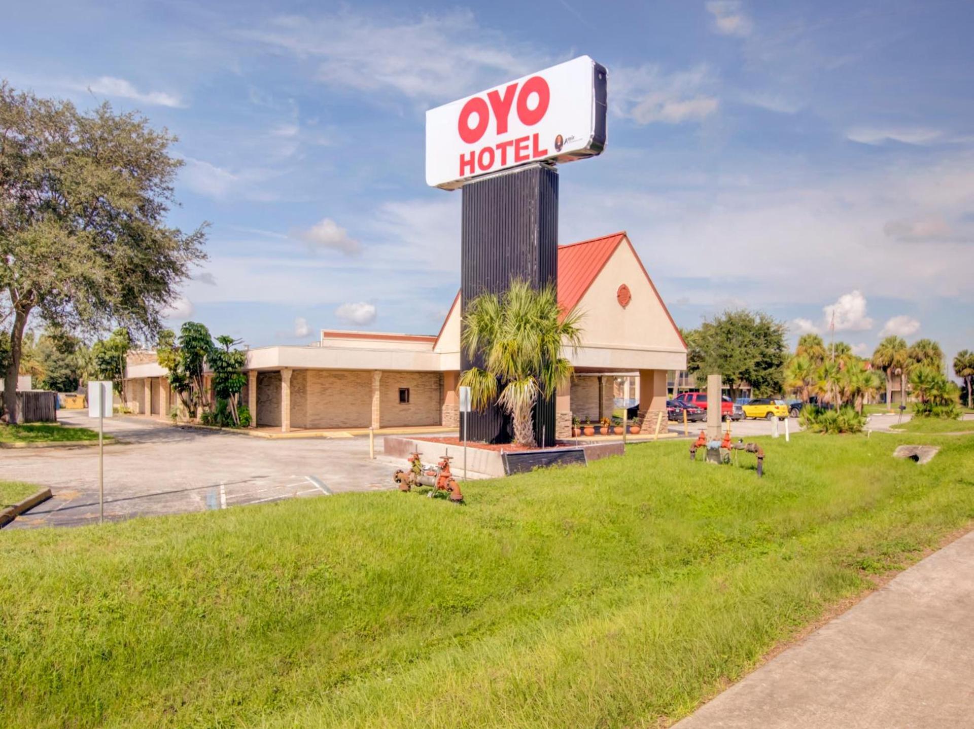 OYO Hotel Dundee By Crystal Lake photo 6