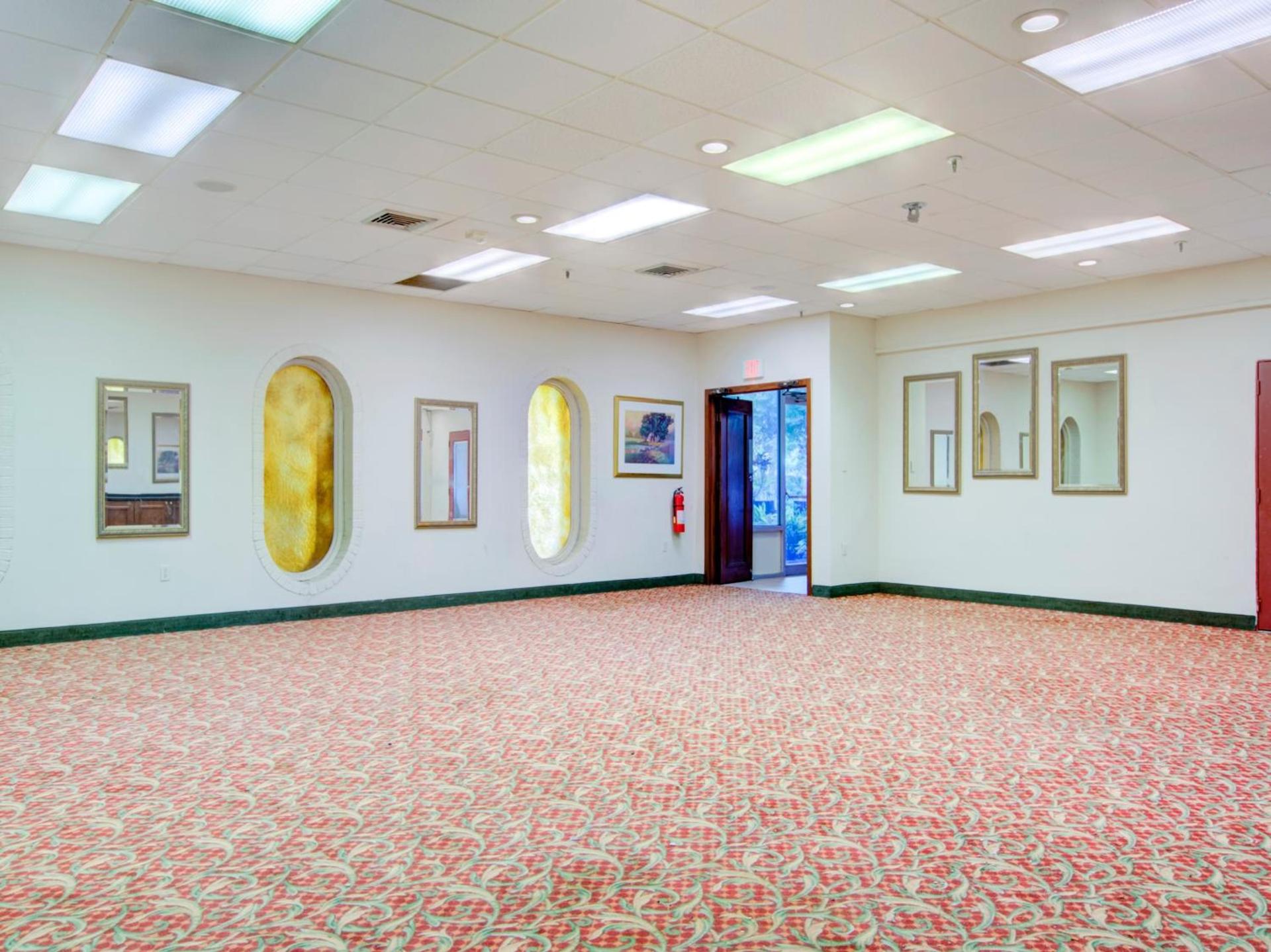 OYO Hotel Dundee By Crystal Lake photo 25
