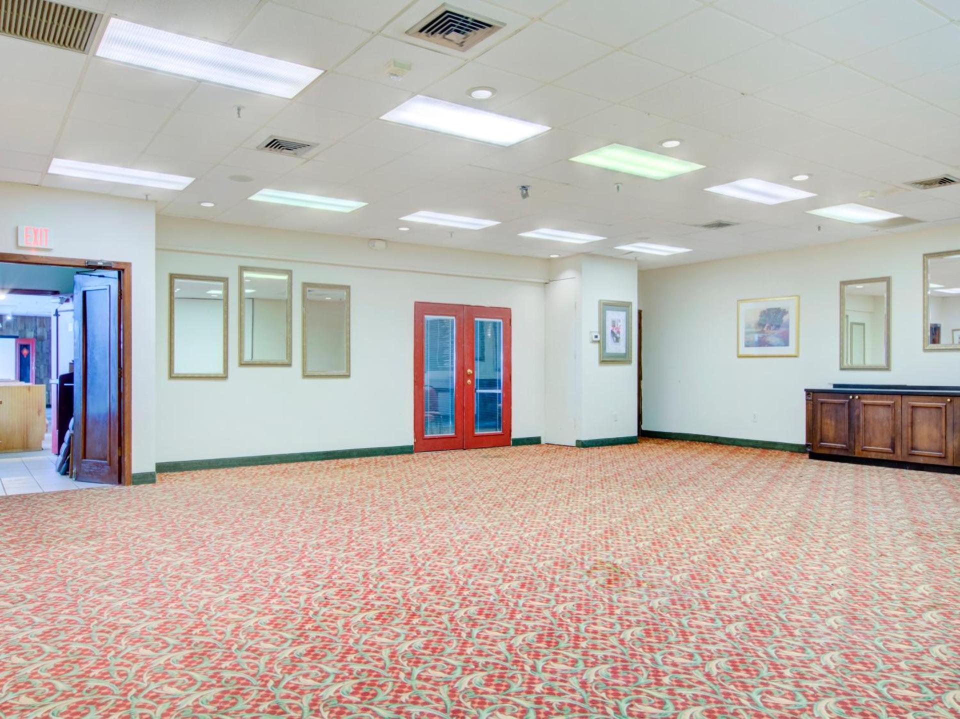 OYO Hotel Dundee By Crystal Lake photo 26