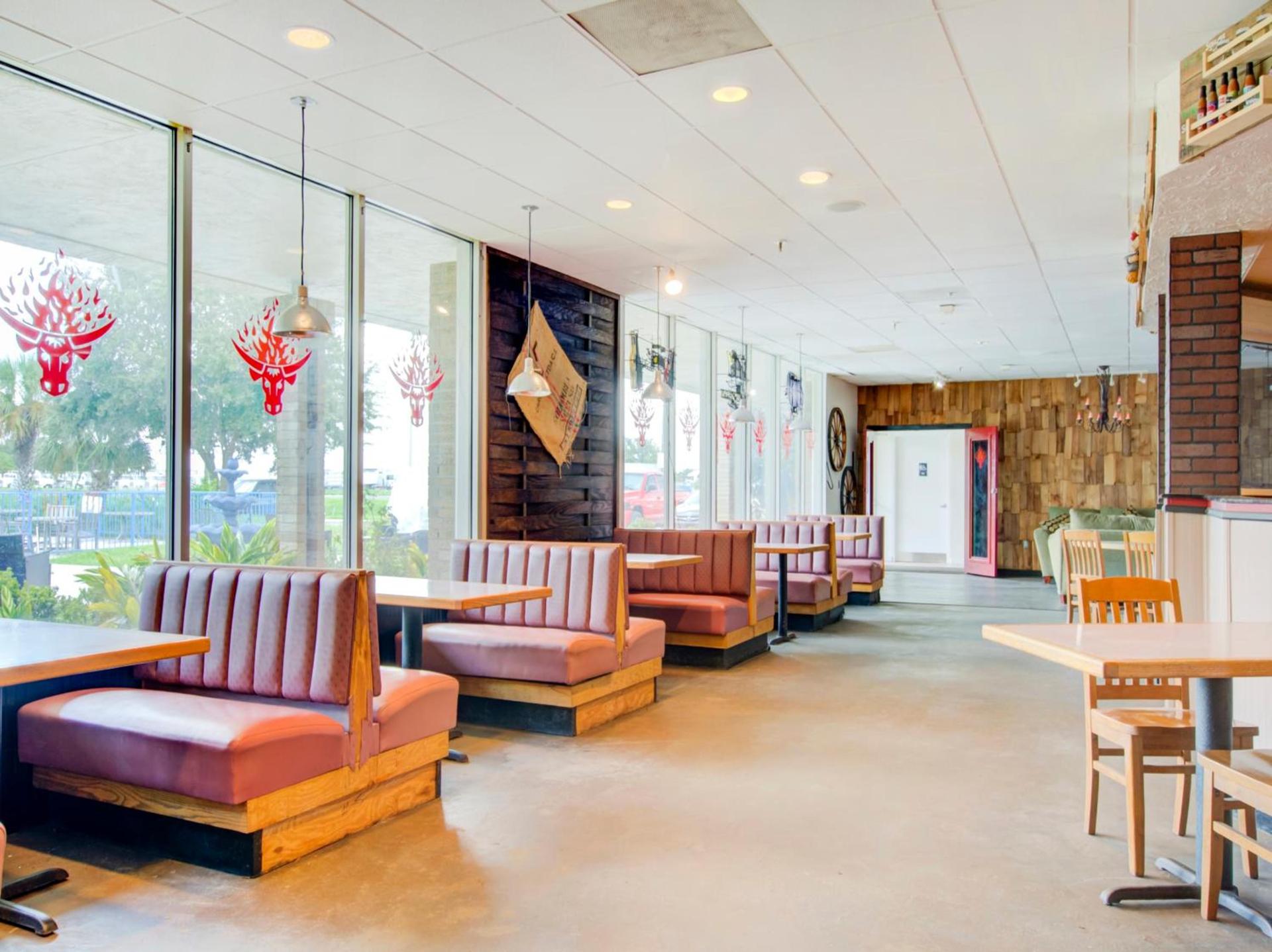OYO Hotel Dundee By Crystal Lake photo 10
