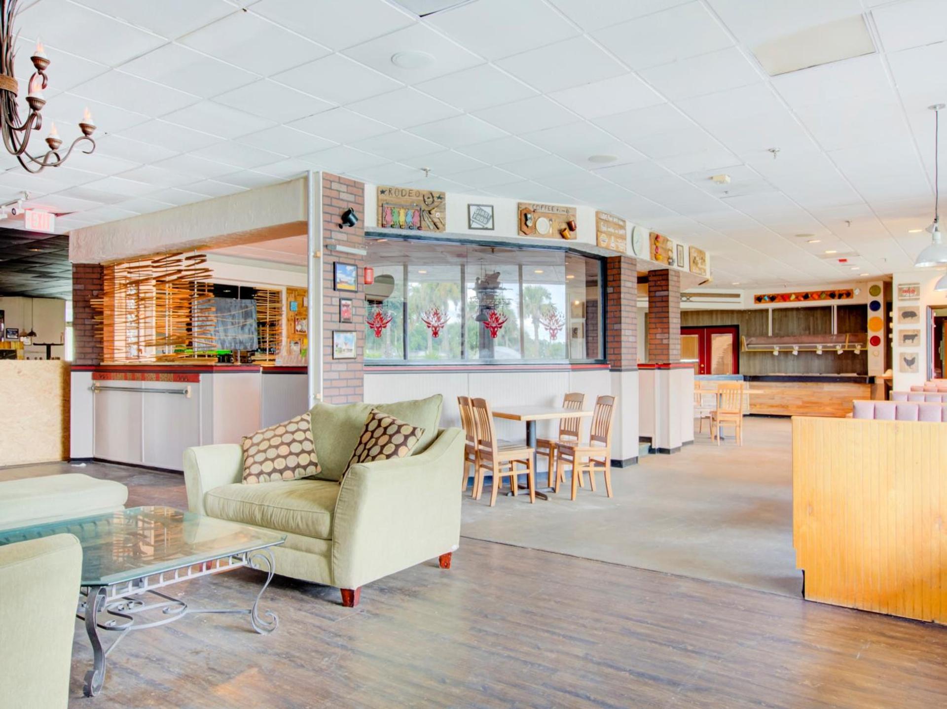 OYO Hotel Dundee By Crystal Lake photo 11