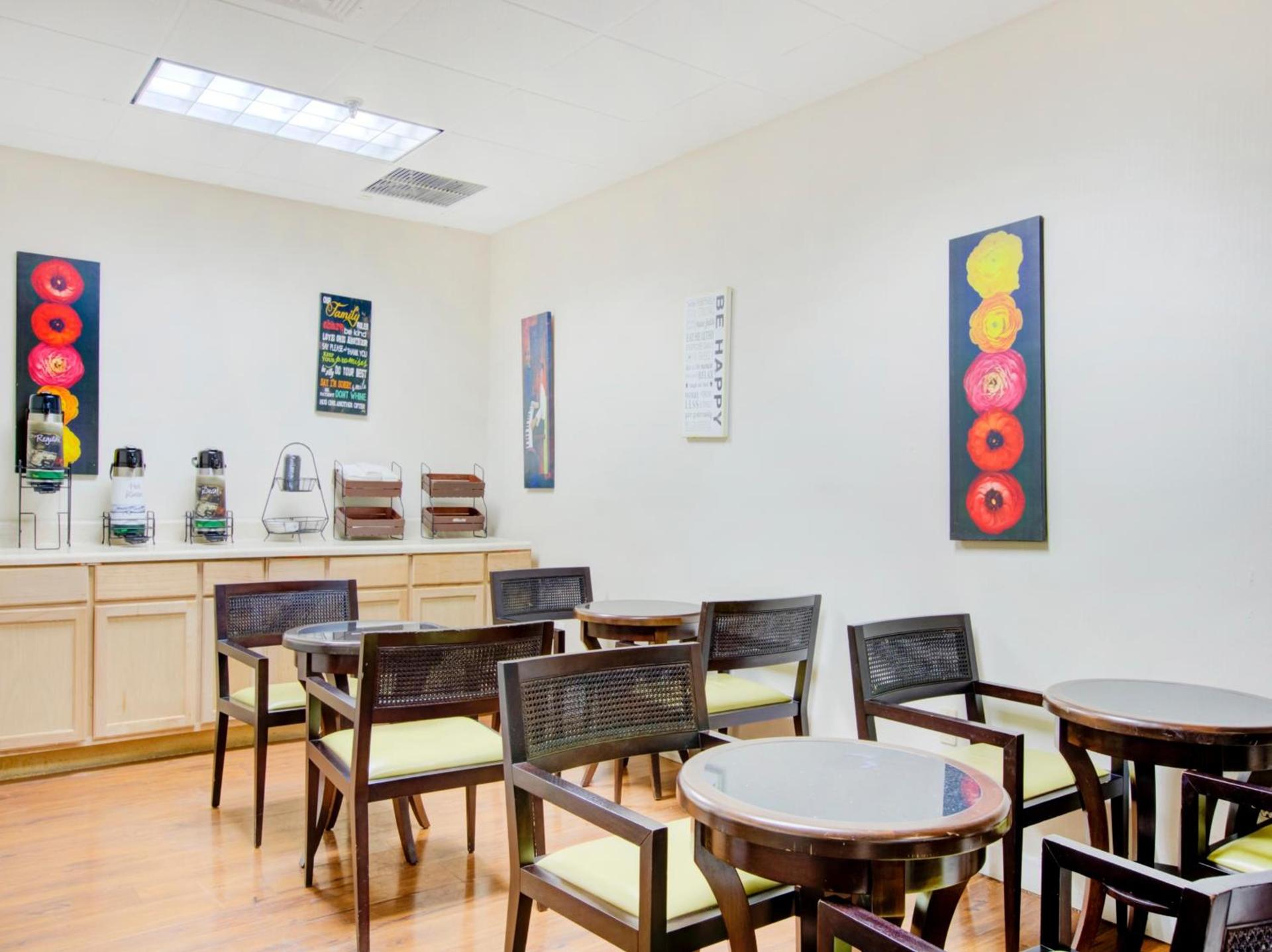 OYO Hotel Dundee By Crystal Lake photo 21