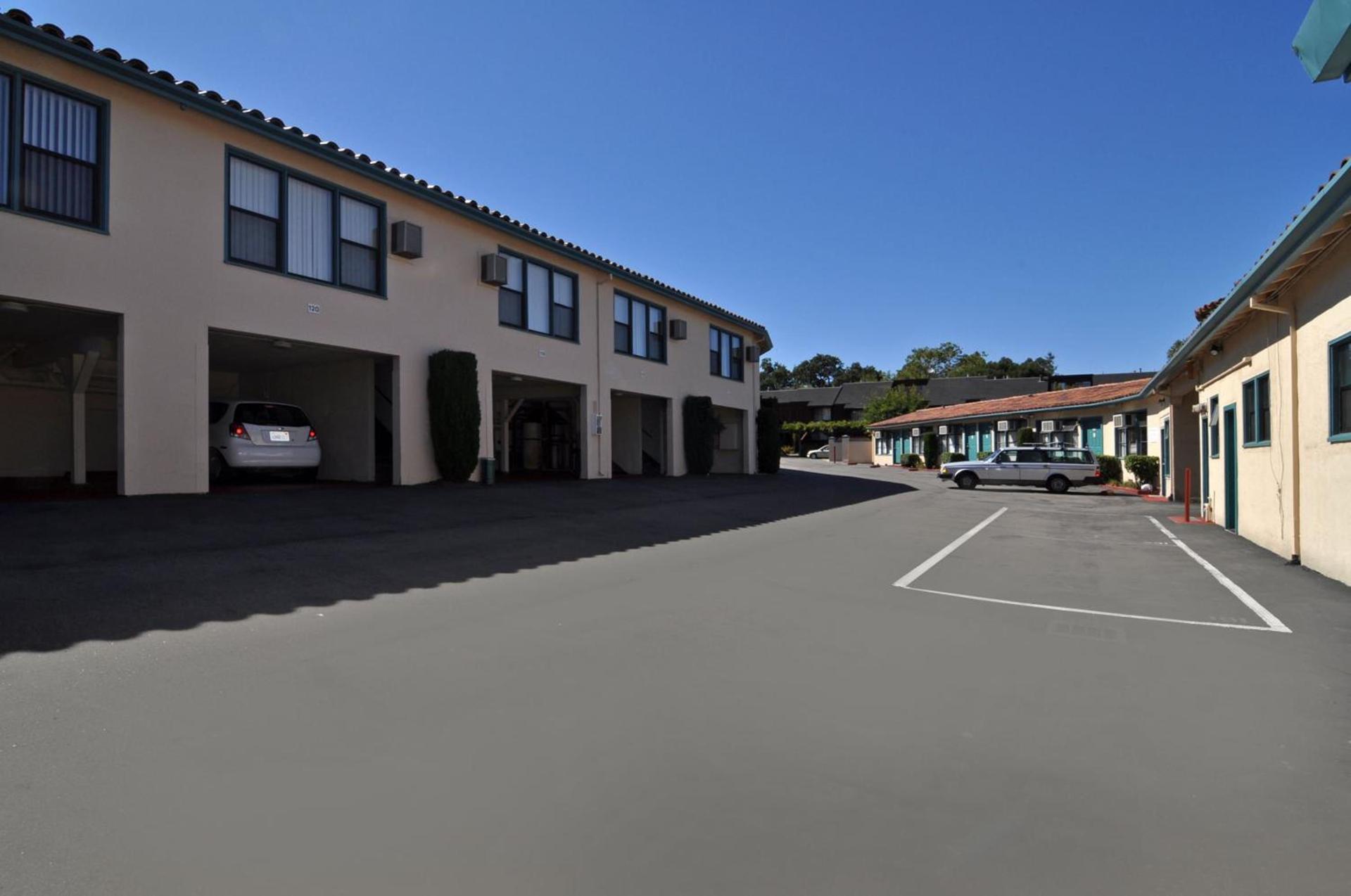 Marinwood Inn & Suites photo 16