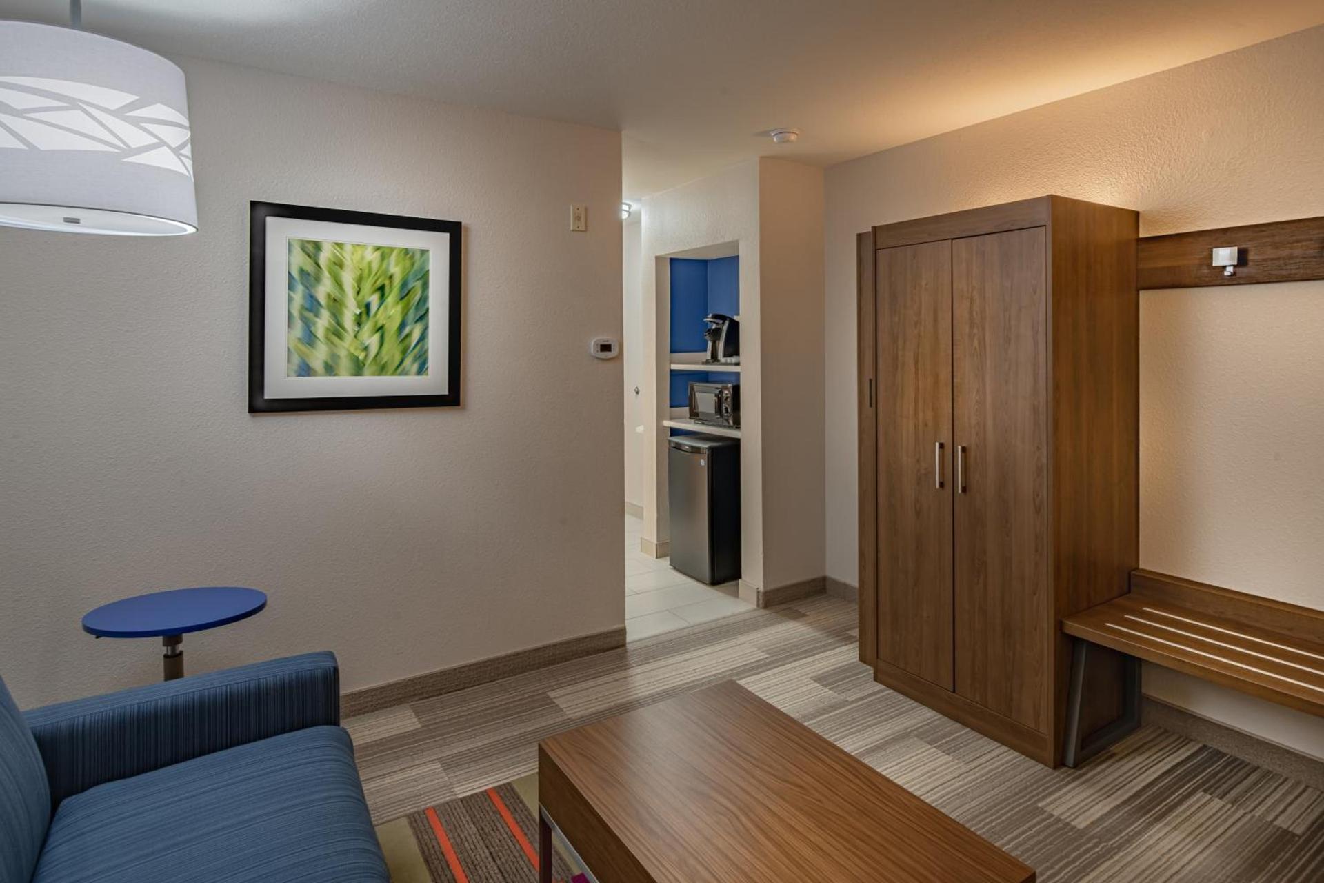 Holiday Inn Express & Suites N Waco Area - West by IHG photo 88