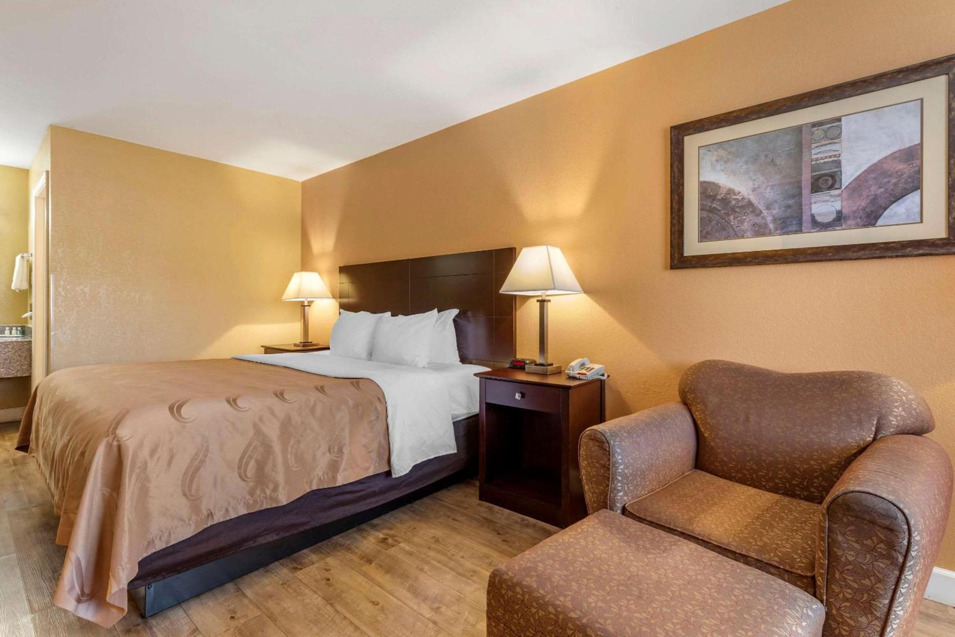 Quality Inn Russellville I-40 photo 8