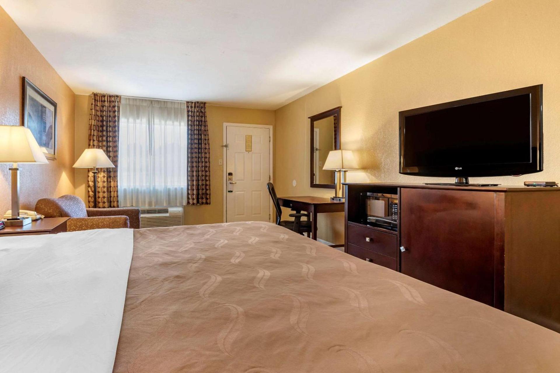 Quality Inn Russellville I-40 photo 10
