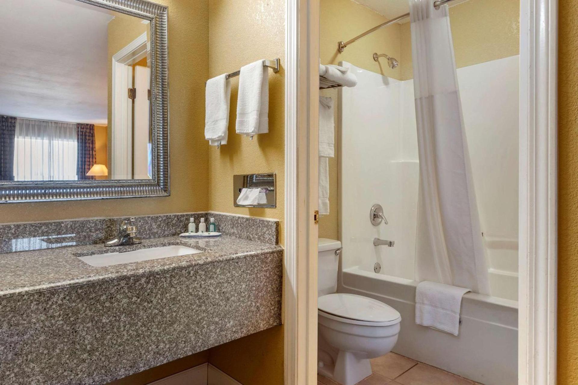 Quality Inn Russellville I-40 photo 11