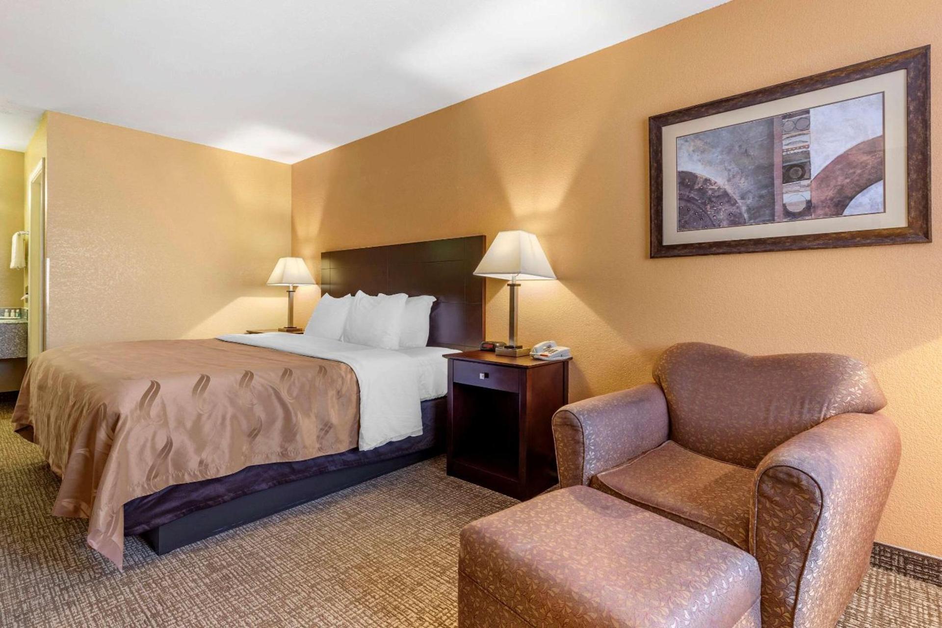 Quality Inn Russellville I-40 photo 12
