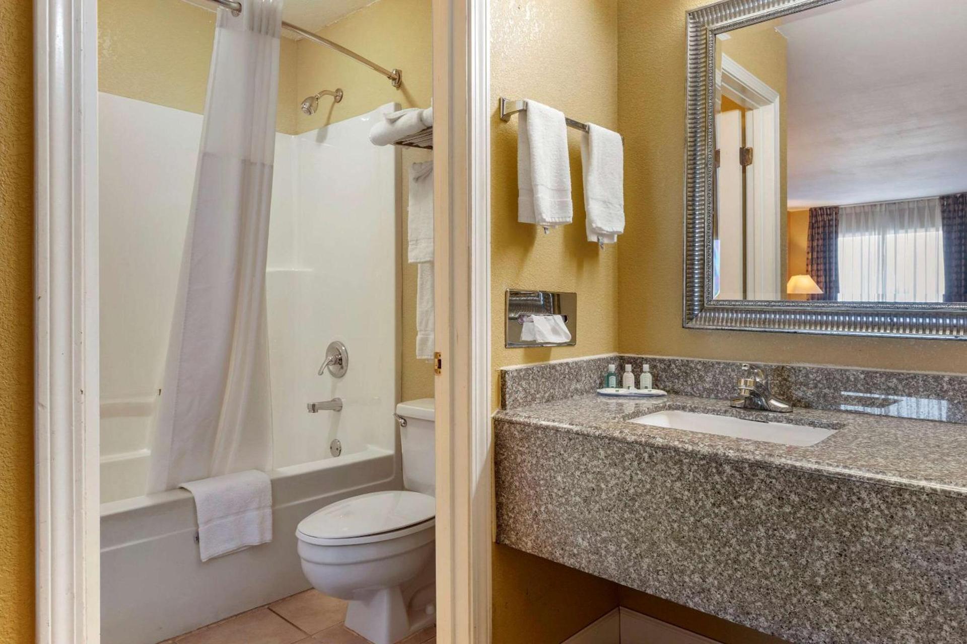 Quality Inn Russellville I-40 photo 19