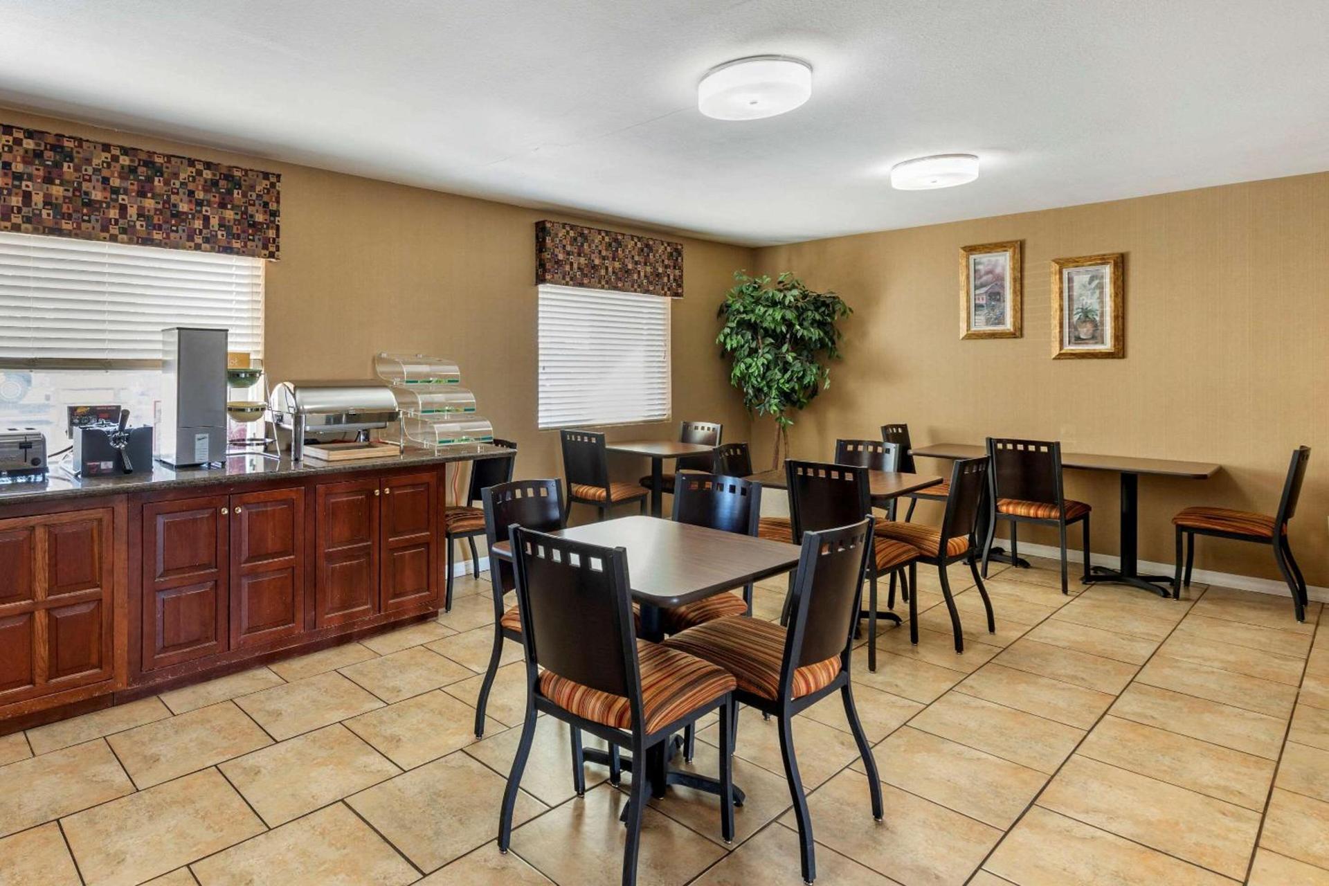 Quality Inn Russellville I-40 photo 24