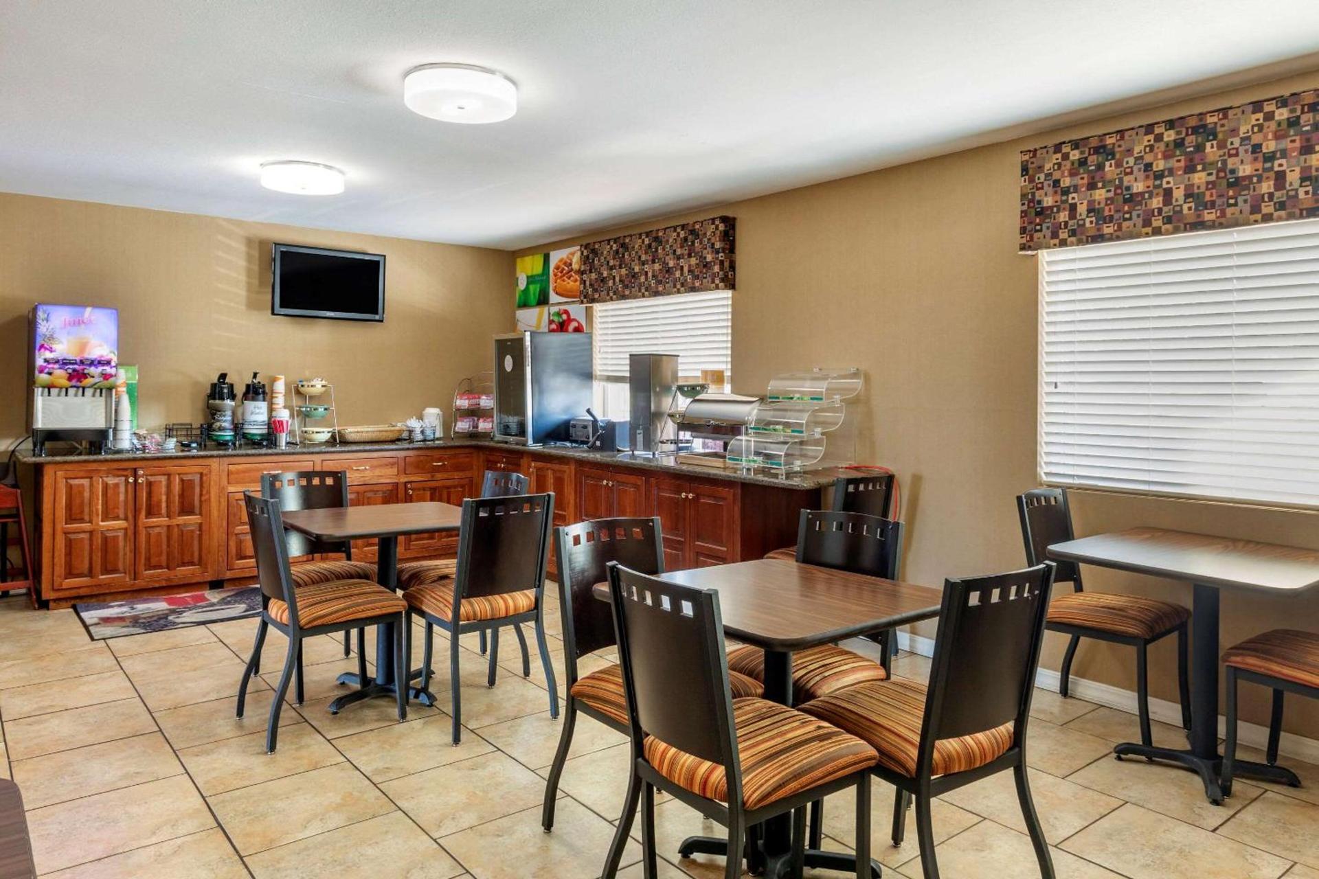Quality Inn Russellville I-40 photo 26