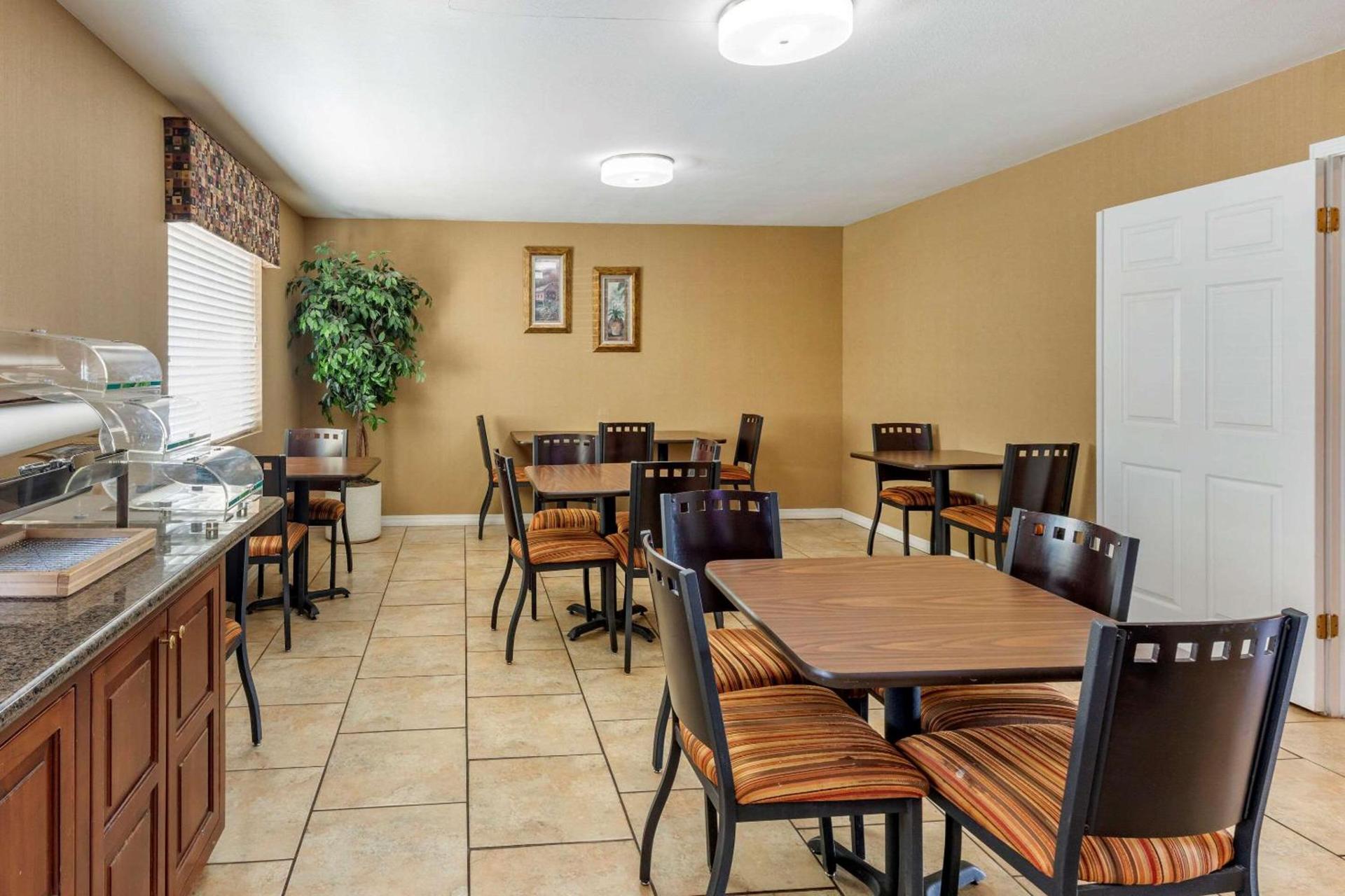 Quality Inn Russellville I-40 photo 25