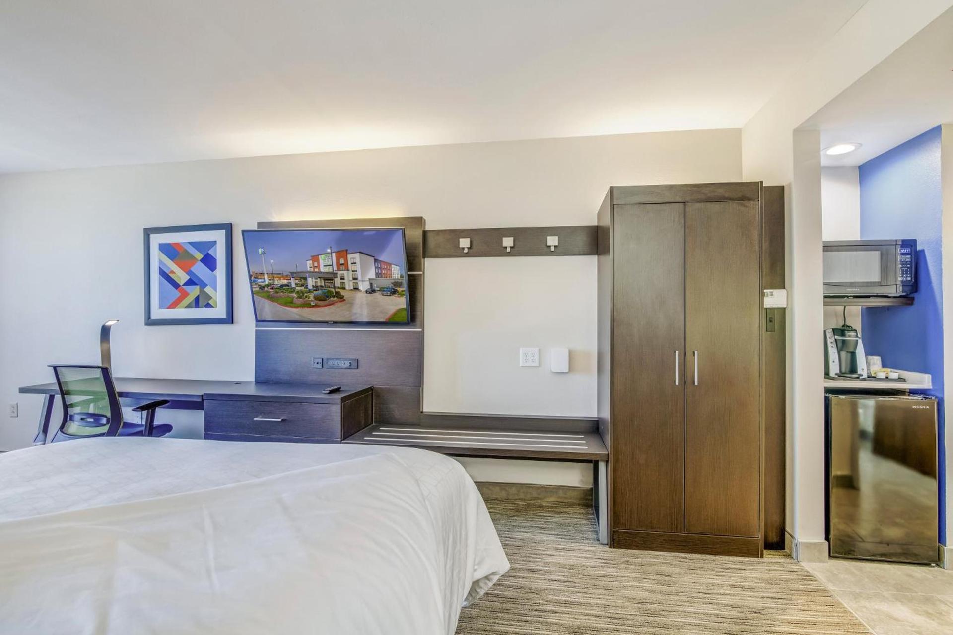 Holiday Inn Express & Suites Longview North by IHG photo 99