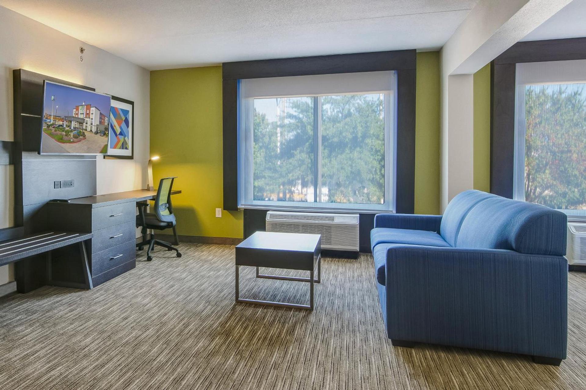 Holiday Inn Express & Suites Longview North by IHG photo 98
